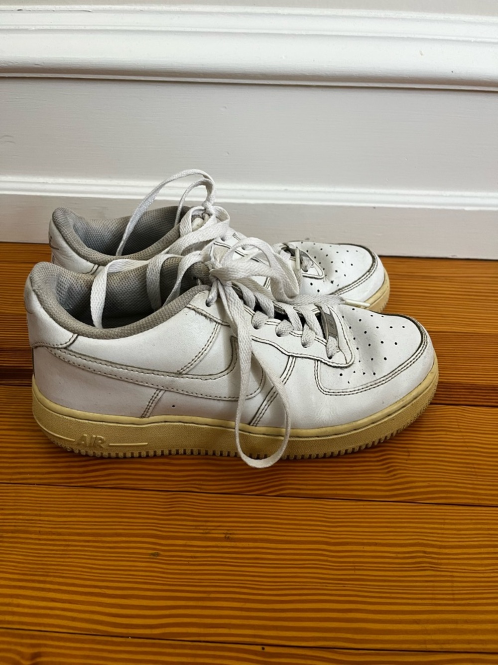 Nike Air Force 1 size 6Y - Picture 4 of 6